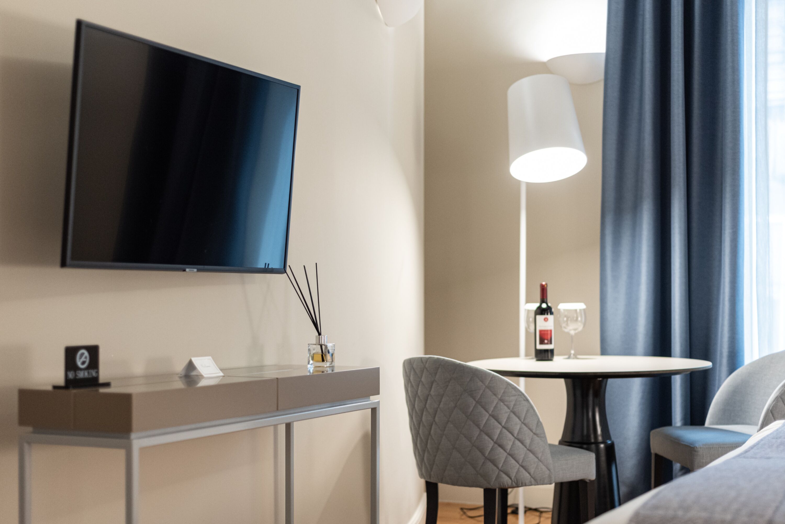 33 Solonos Suites