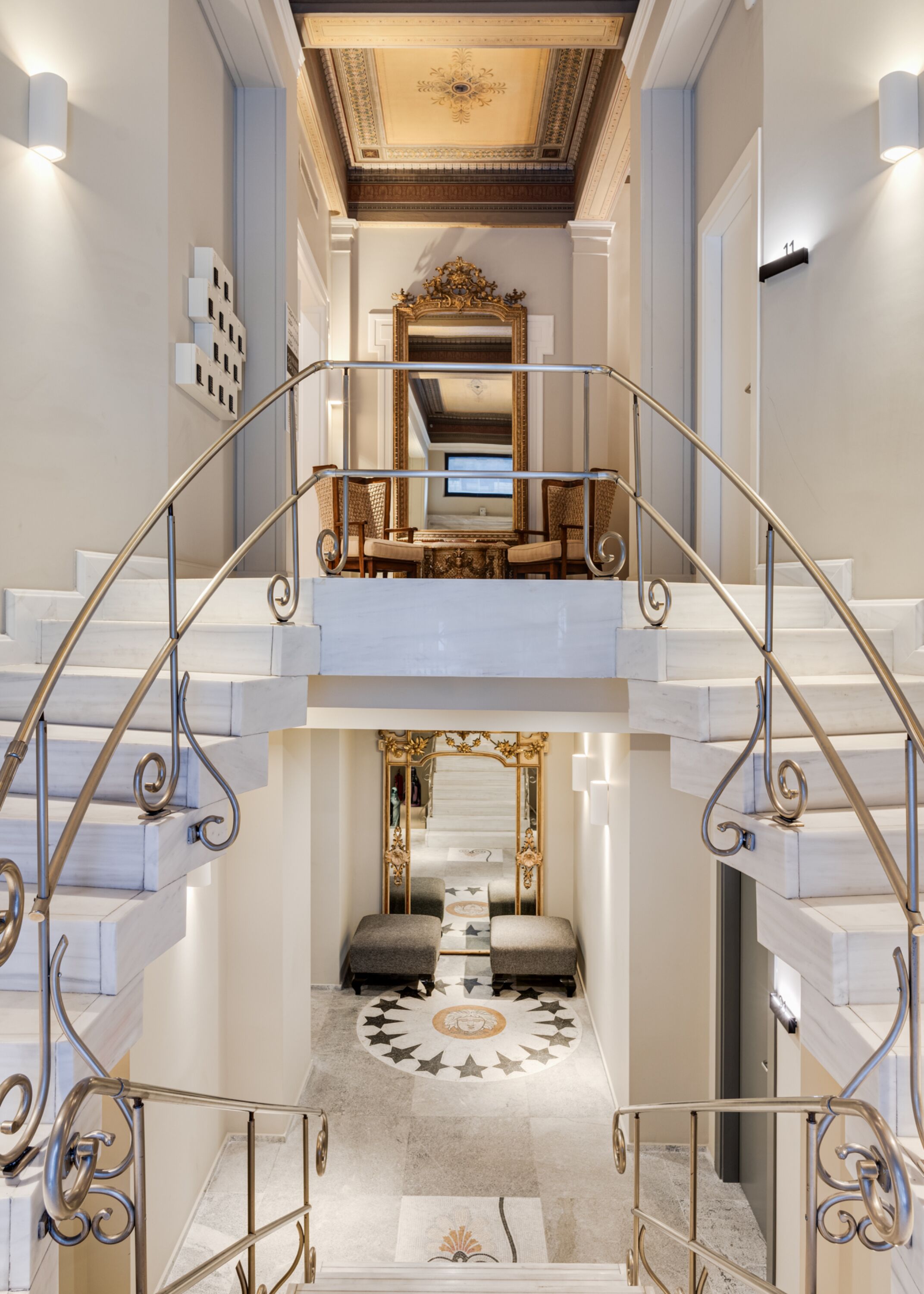 33 Solonos Suites