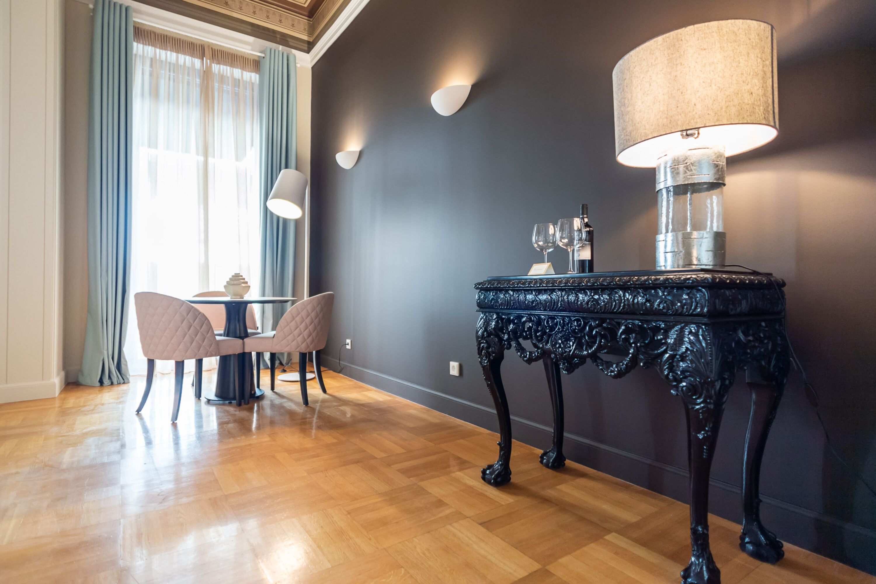 33 Solonos Suites
