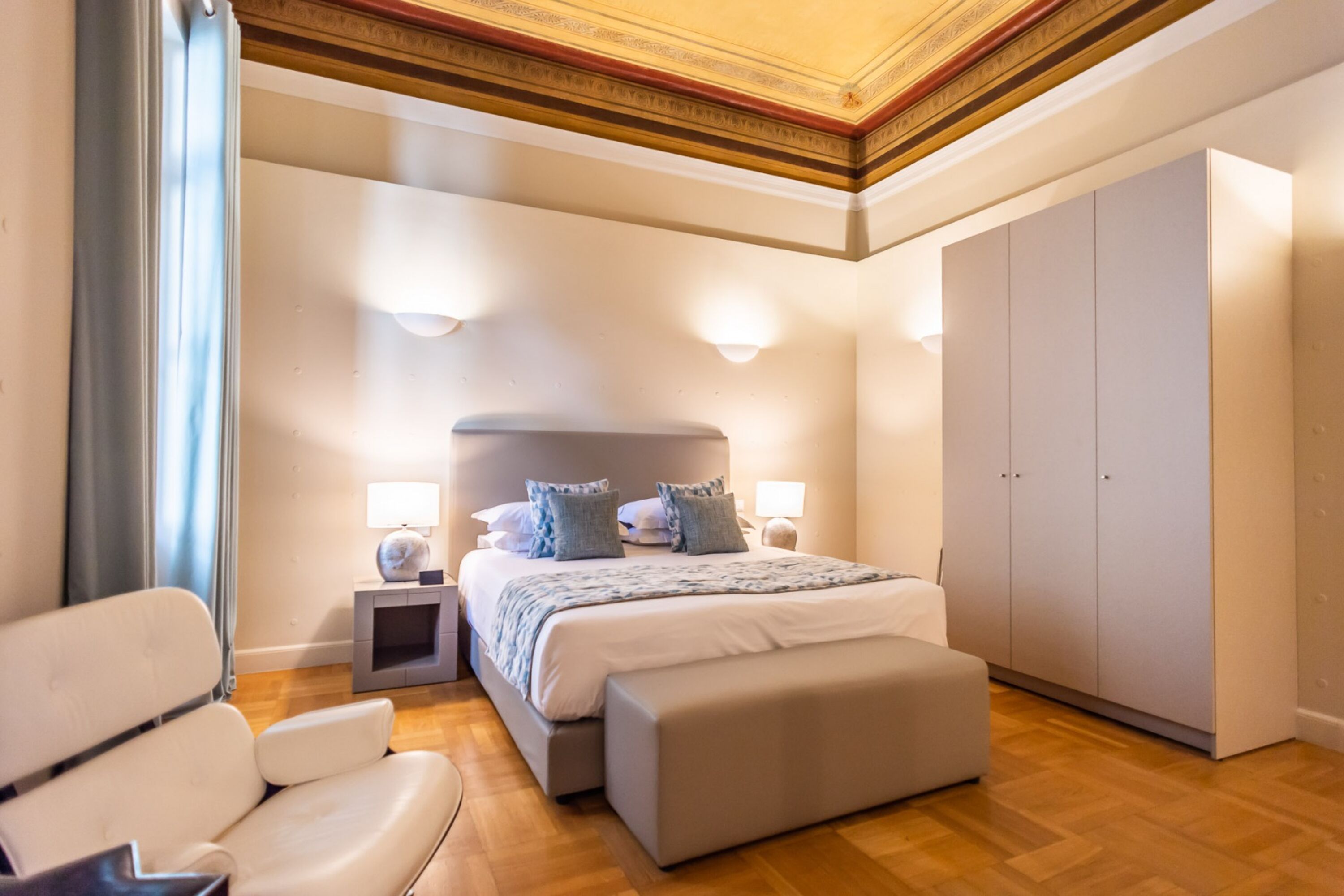 33 Solonos Suites