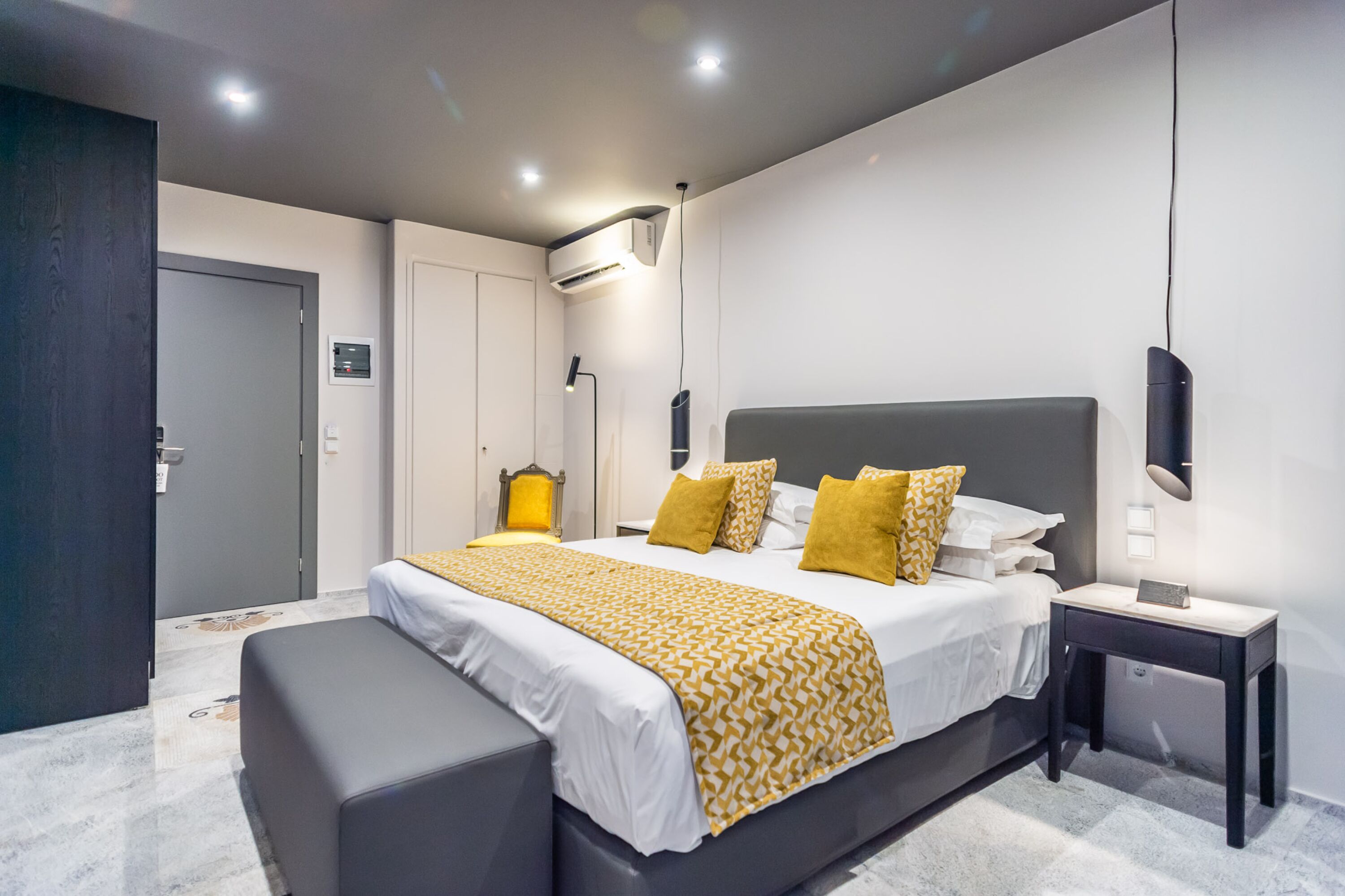 33 Solonos Suites