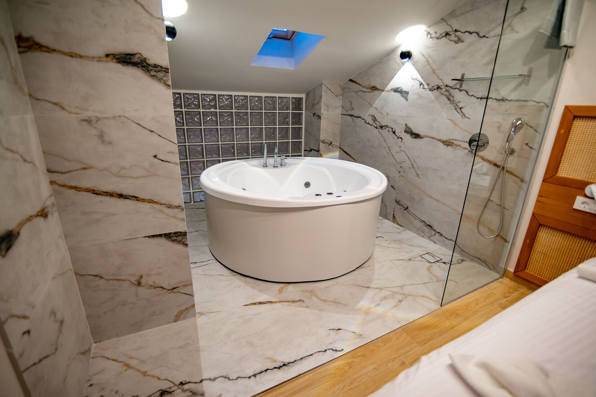 A-13 Belle Athenes - Luxury Rooms at Monastiraki Railway Station