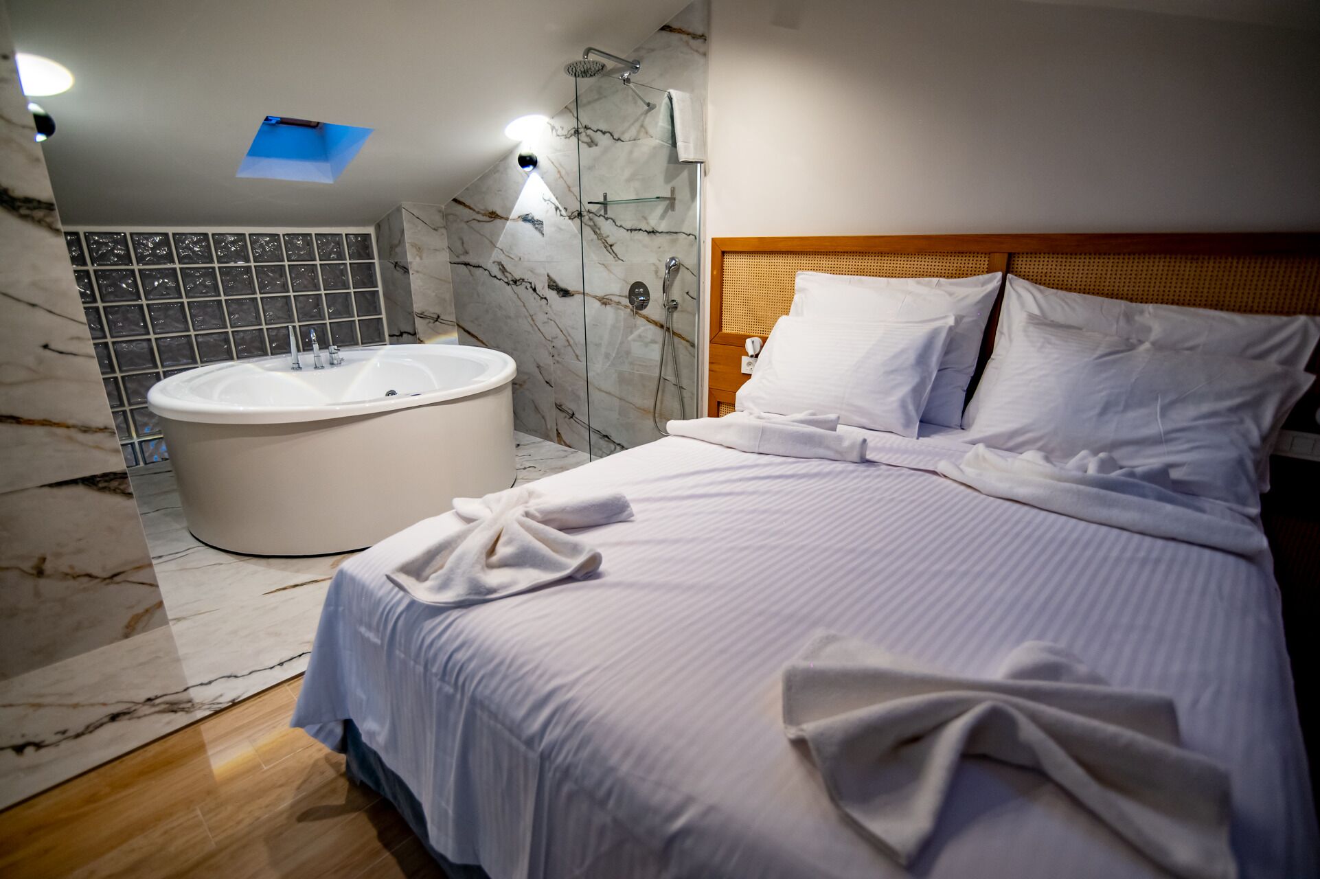 A-13 Belle Athenes - Luxury Rooms at Monastiraki Railway Station