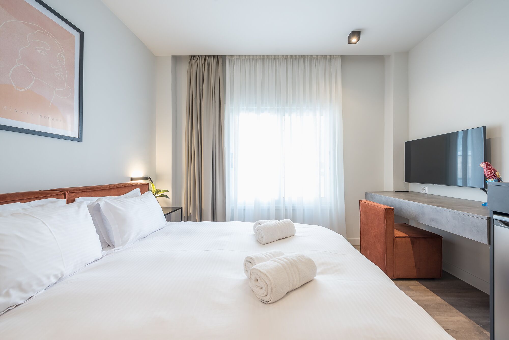 Aeiphoria Suites & Rooms