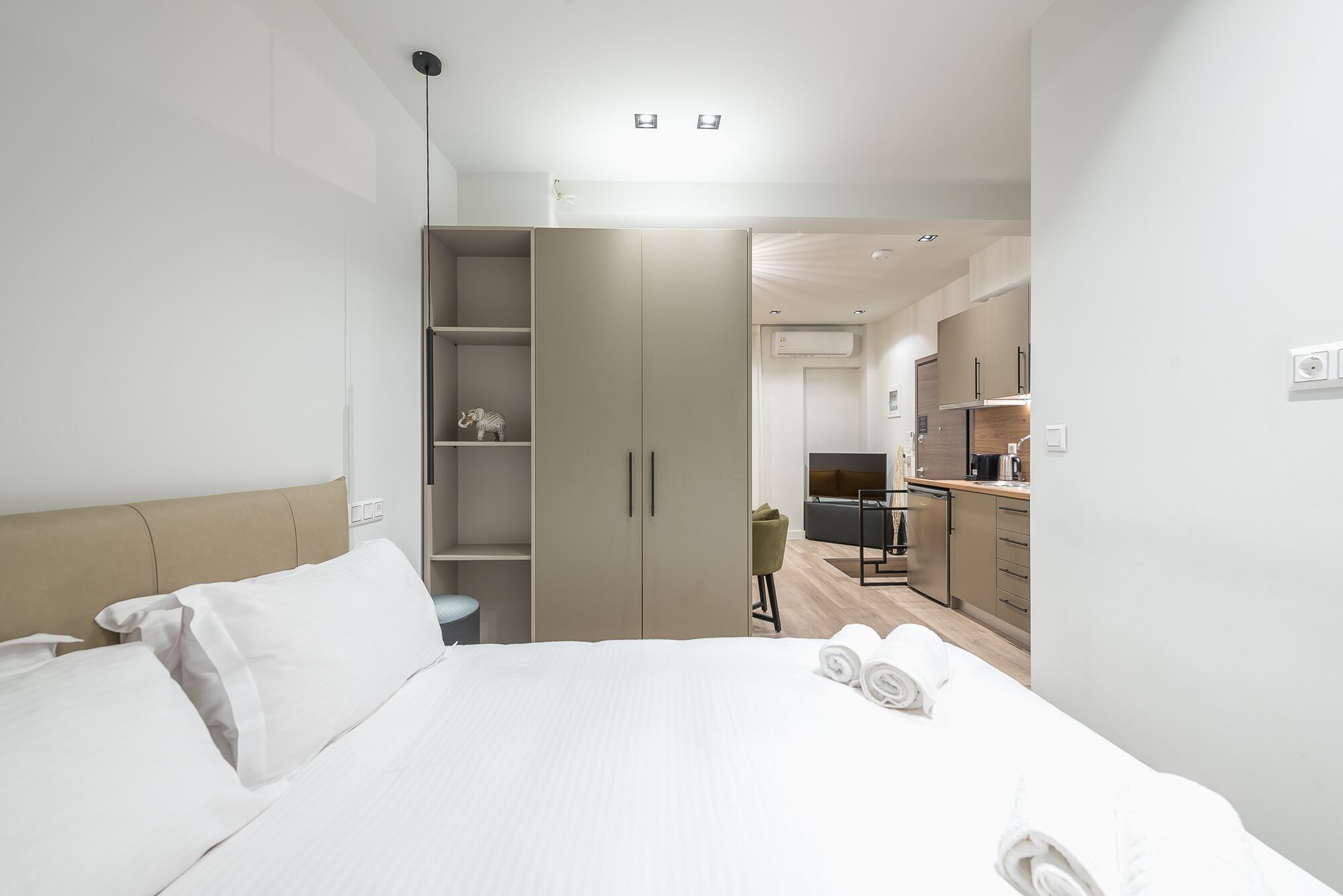 Aeiphoria Suites & Rooms