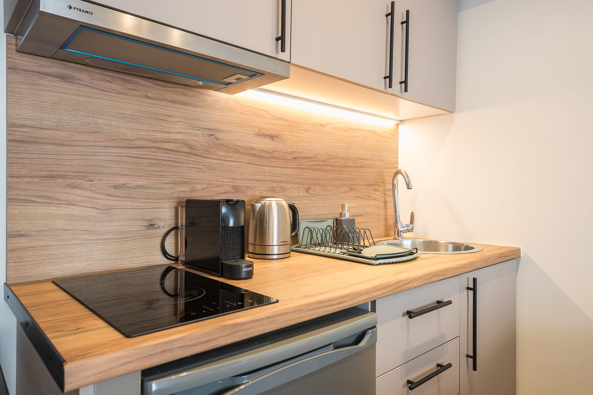 Aeiphoria Suites & Rooms