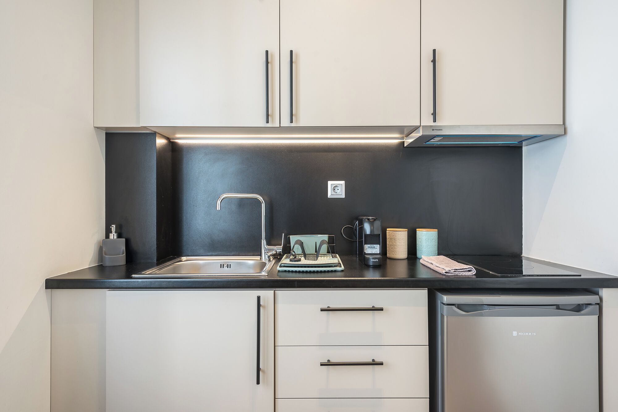 Aeiphoria Suites & Rooms