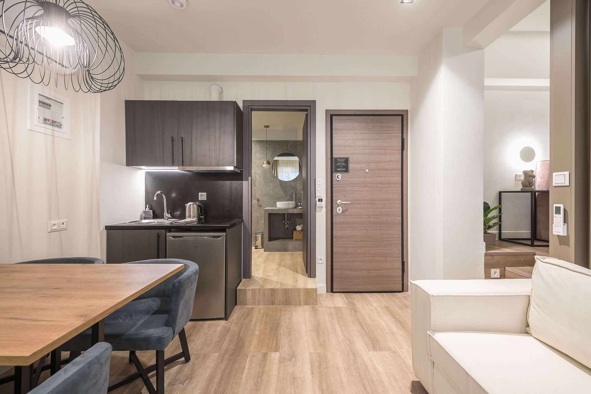 Aeiphoria Suites & Rooms