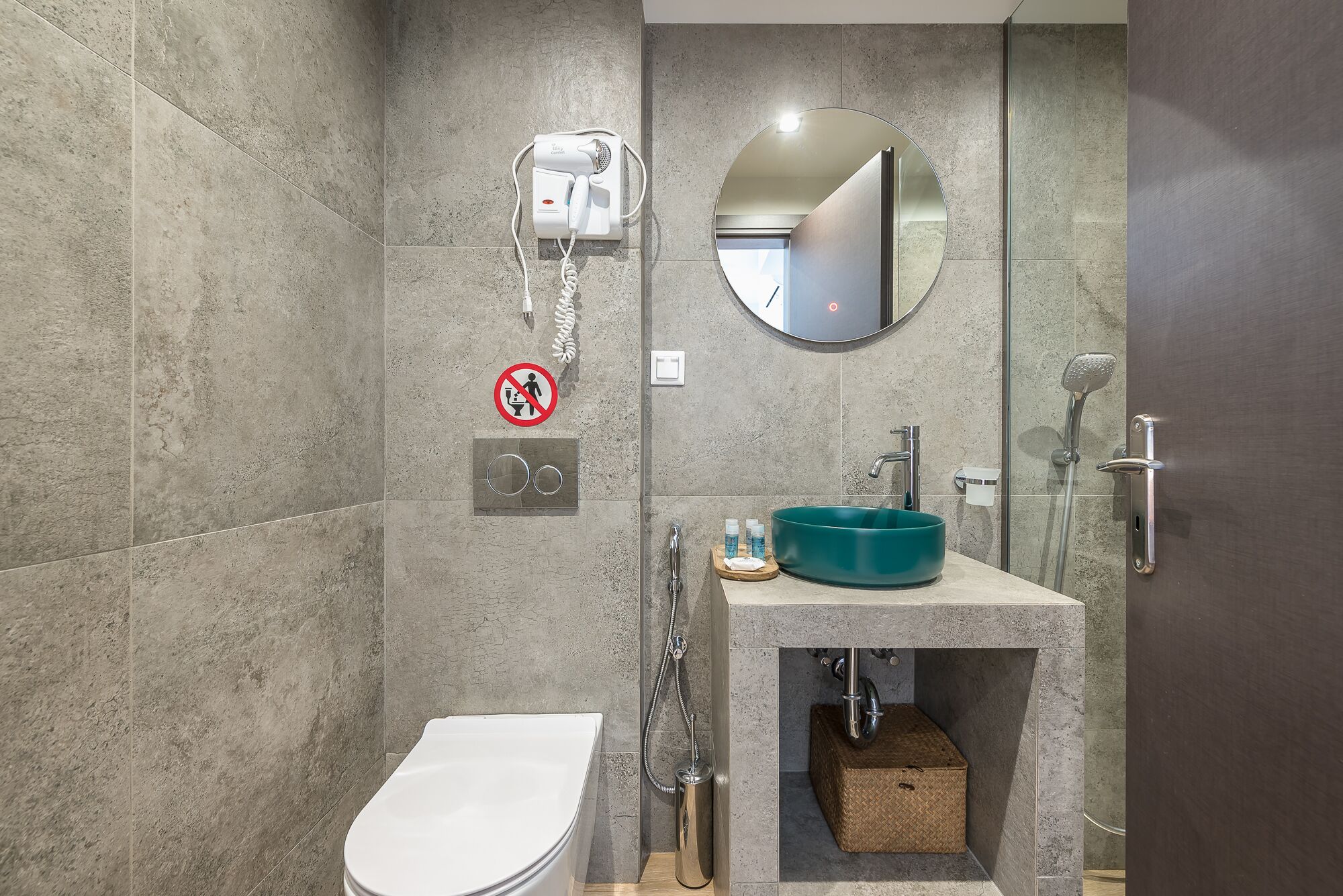 Aeiphoria Suites & Rooms