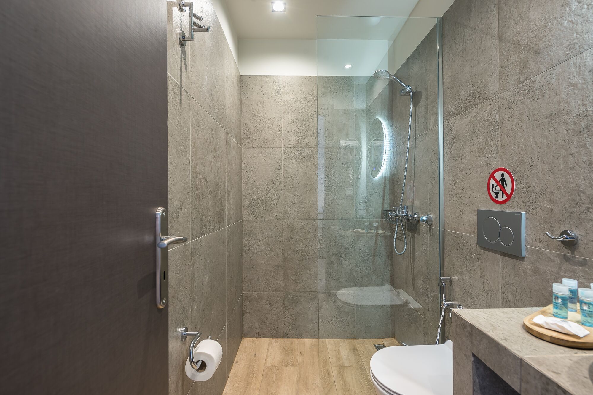 Aeiphoria Suites & Rooms