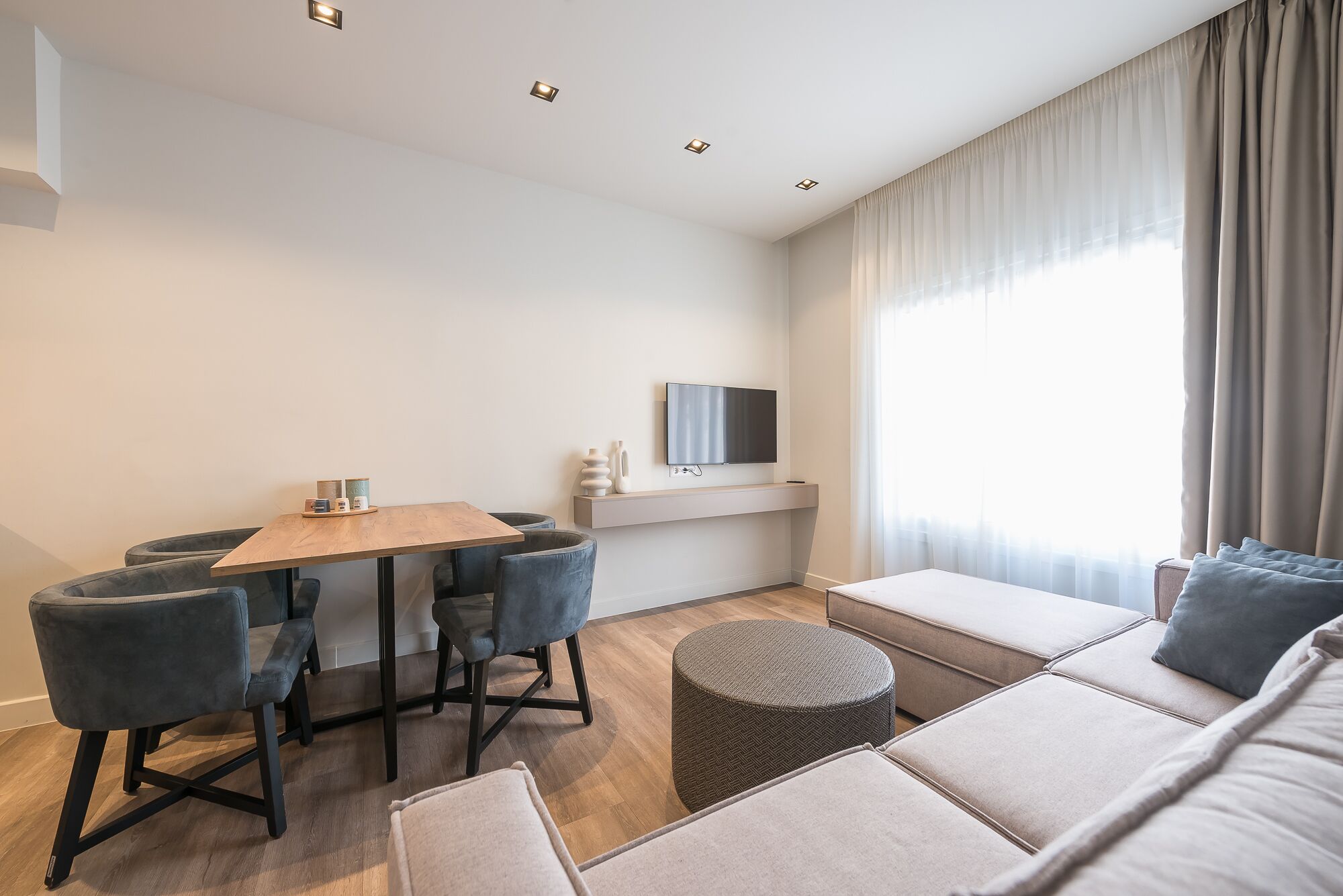 Aeiphoria Suites & Rooms