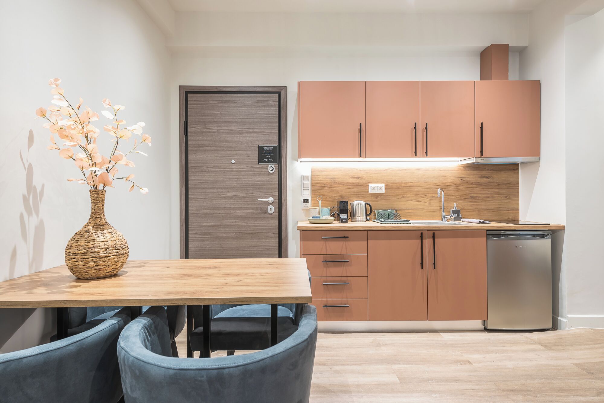 Aeiphoria Suites & Rooms