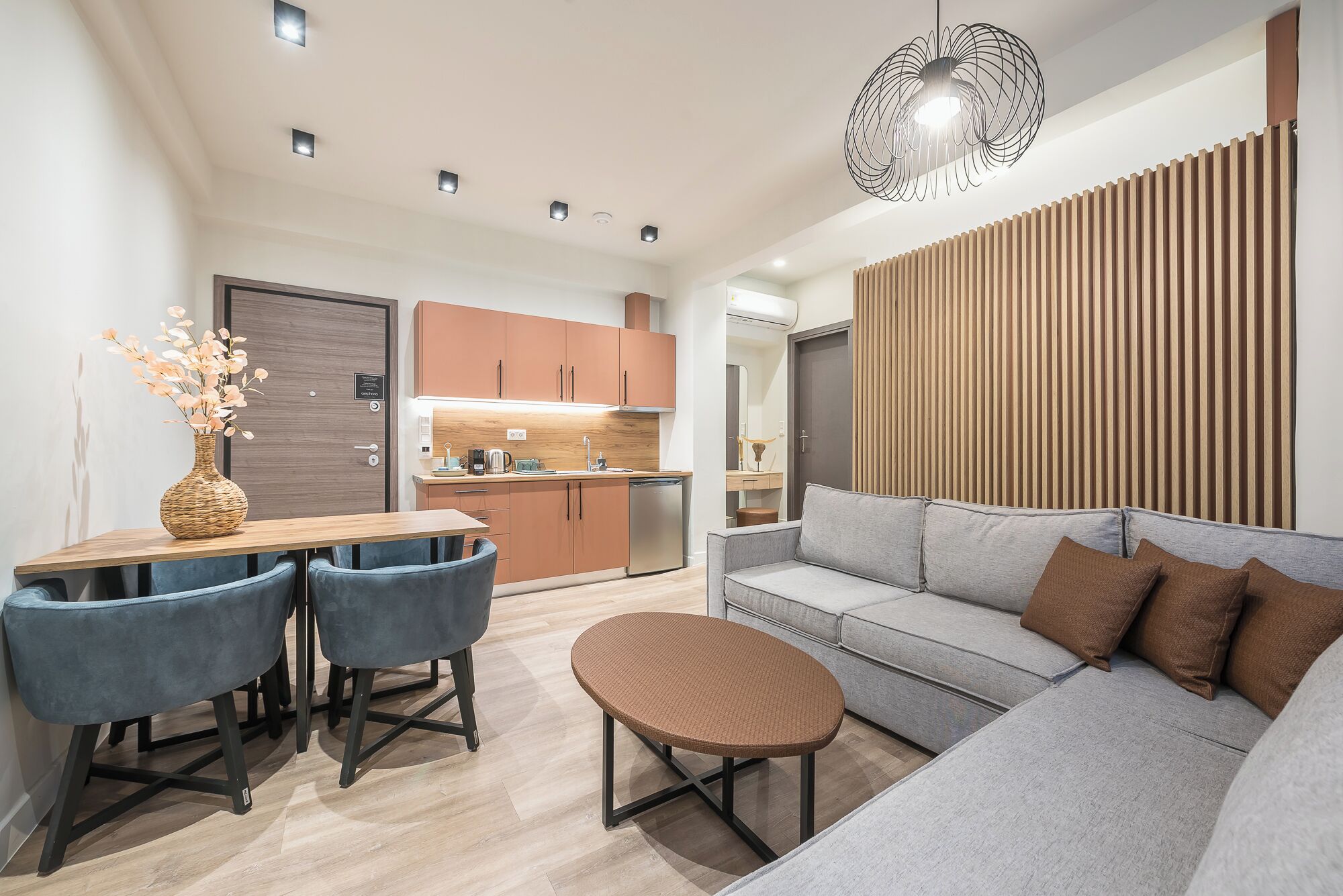 Aeiphoria Suites & Rooms