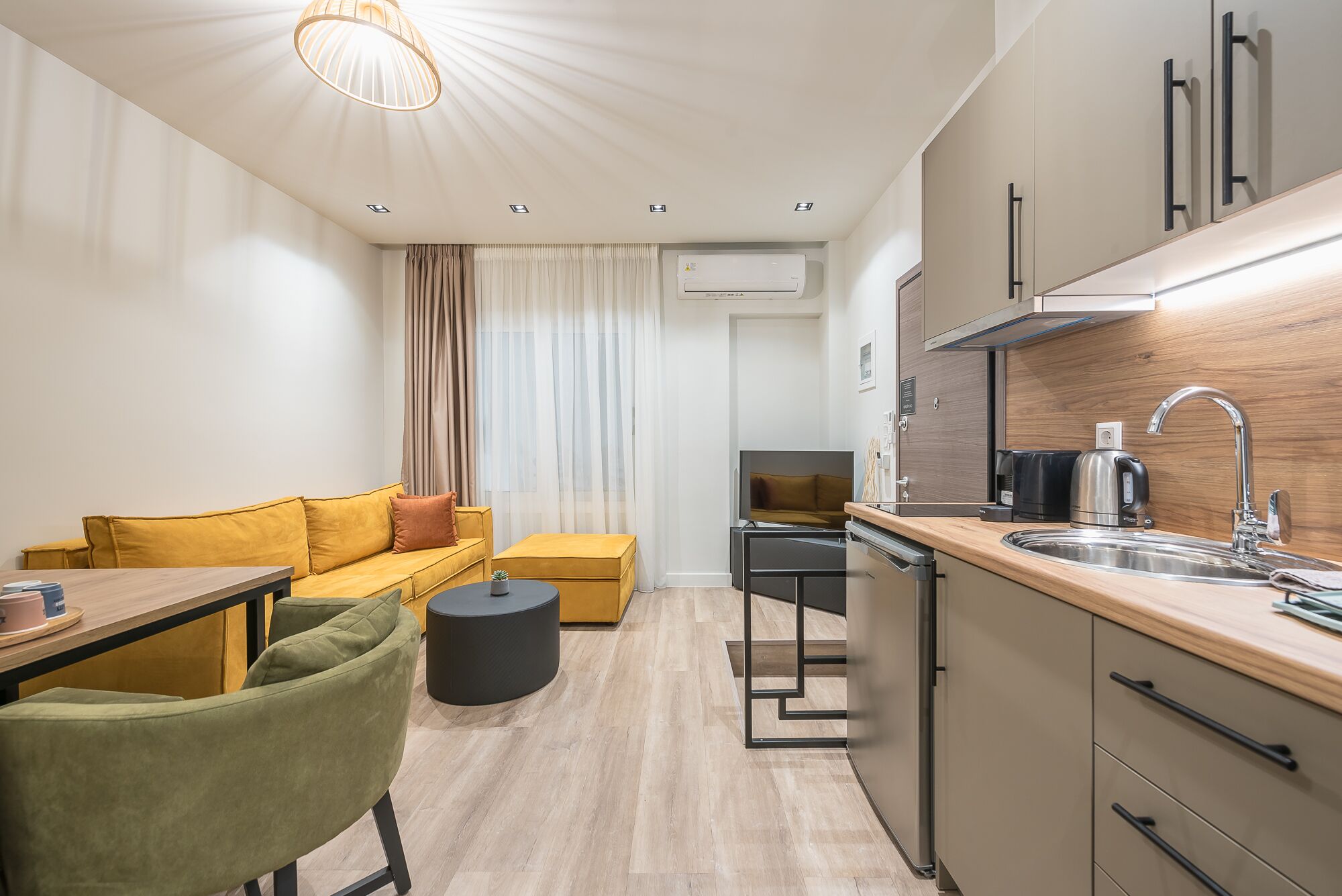 Aeiphoria Suites & Rooms