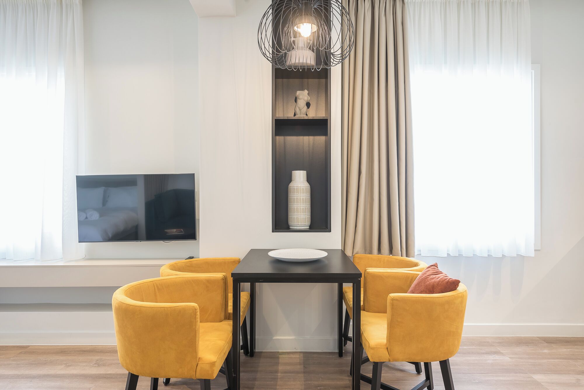 Aeiphoria Suites & Rooms