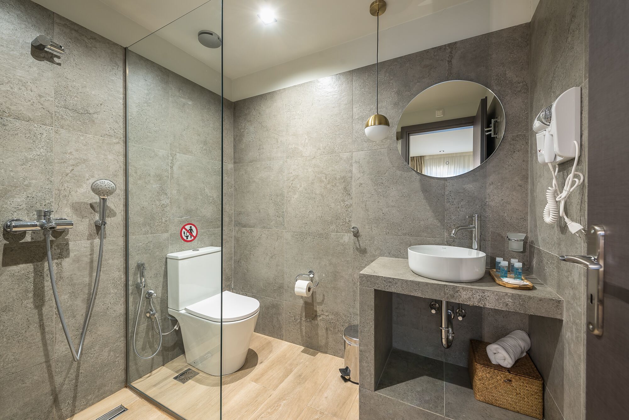 Aeiphoria Suites & Rooms