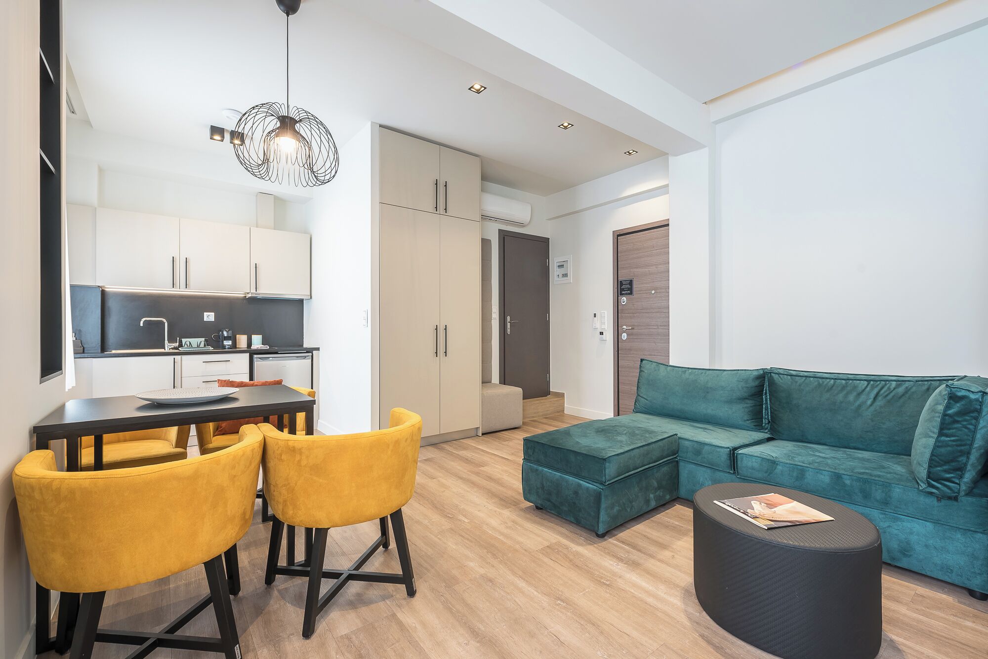Aeiphoria Suites & Rooms