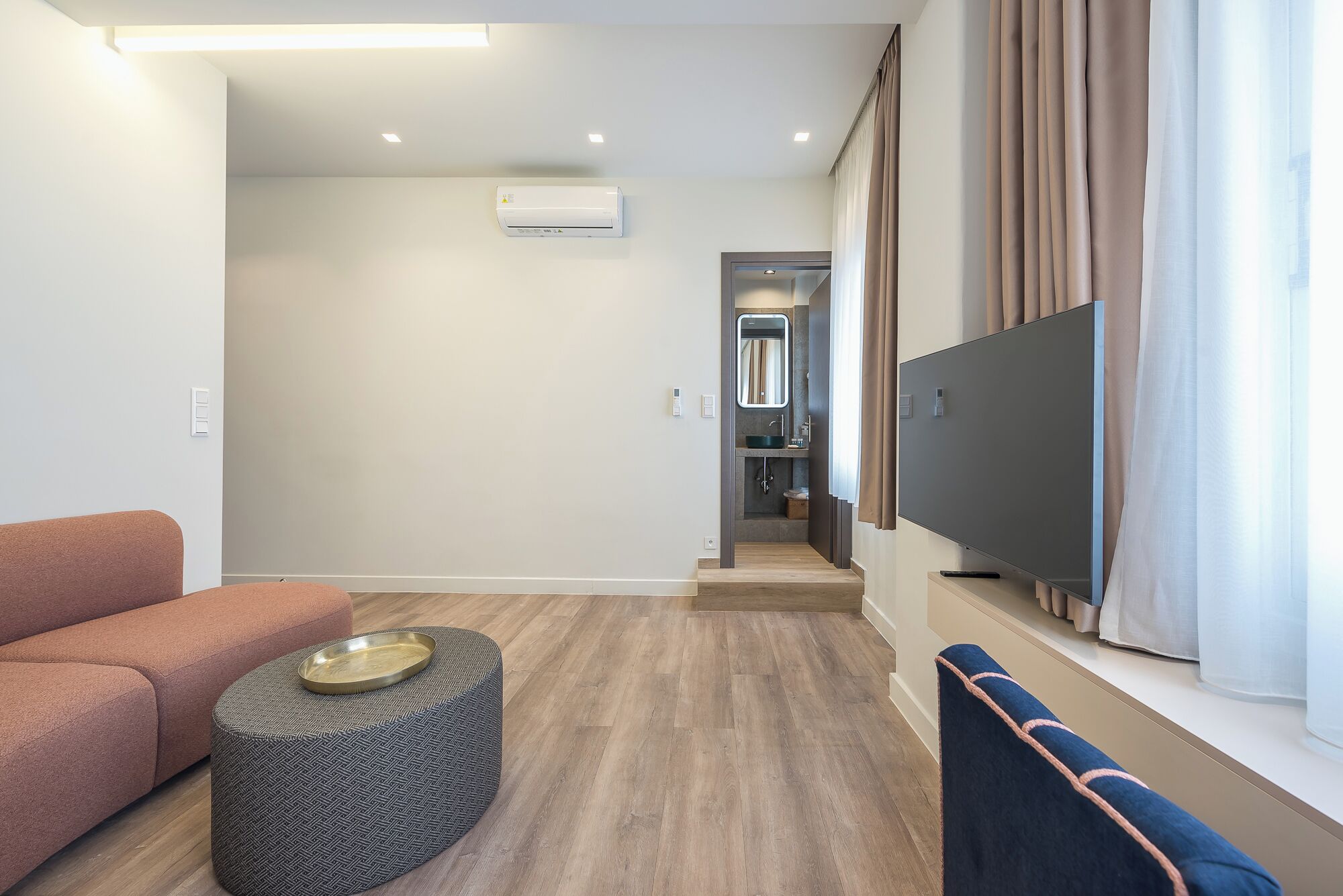 Aeiphoria Suites & Rooms