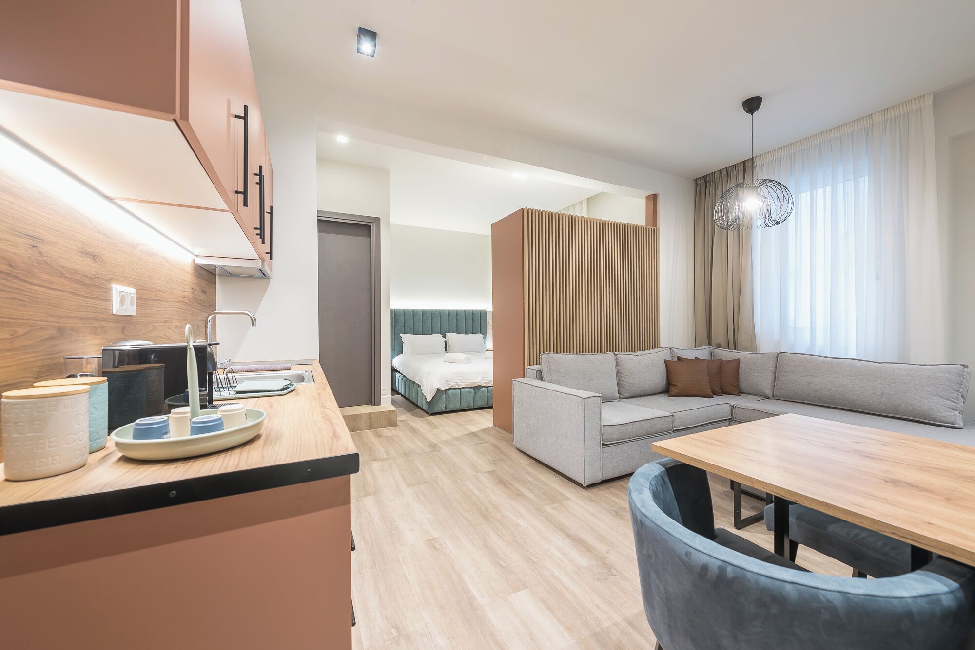 Aeiphoria Suites & Rooms