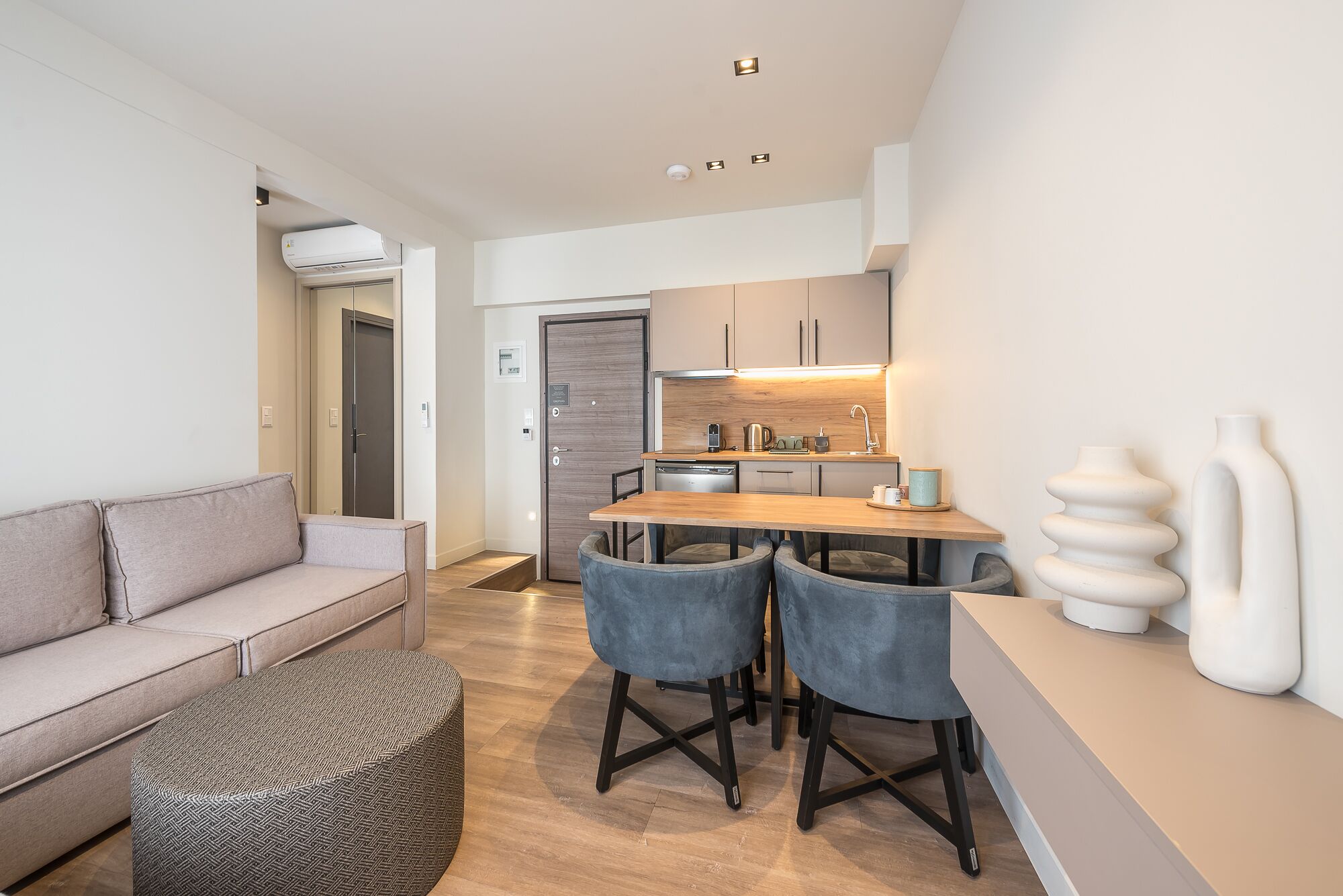 Aeiphoria Suites & Rooms