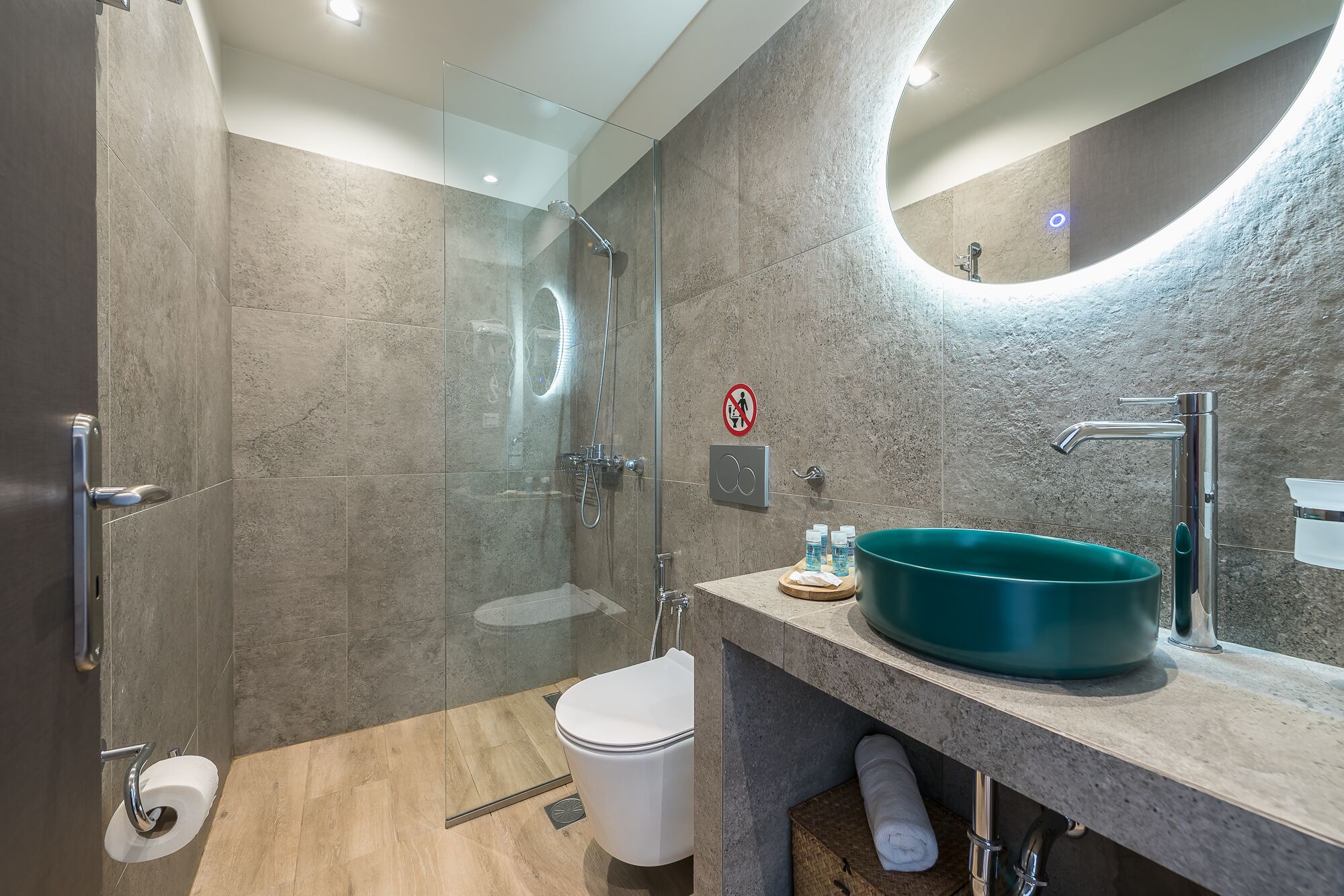 Aeiphoria Suites & Rooms
