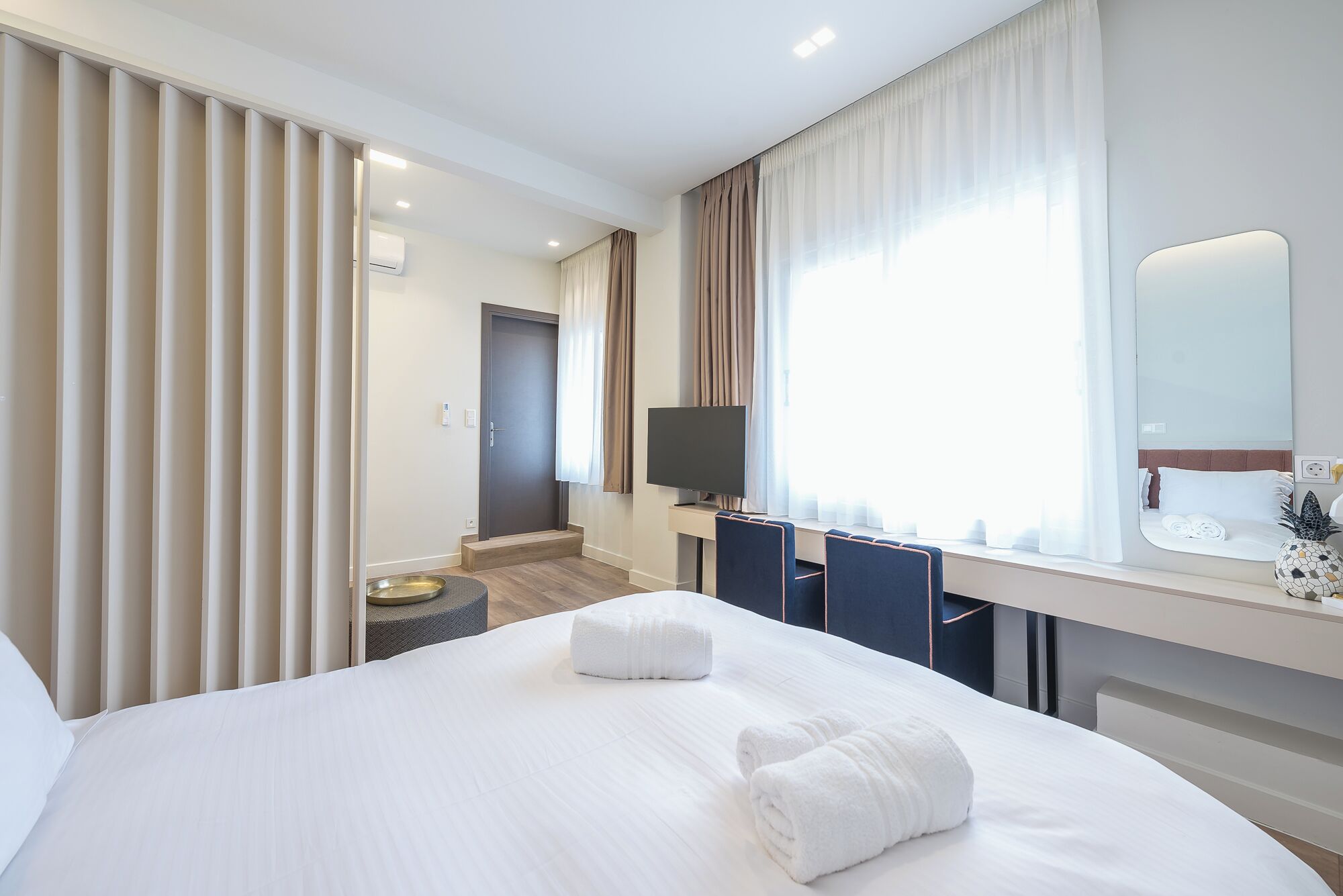 Aeiphoria Suites & Rooms