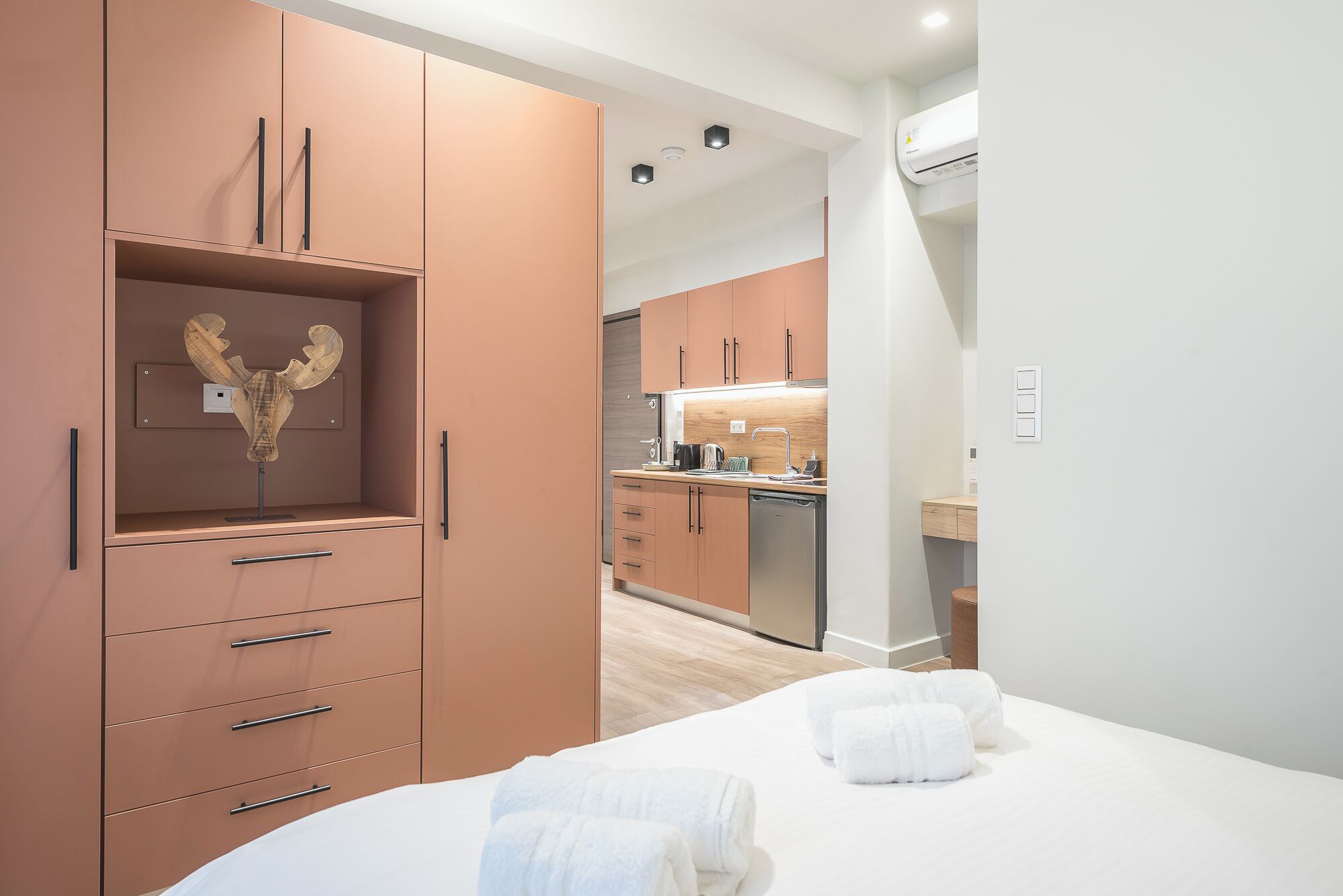 Aeiphoria Suites & Rooms
