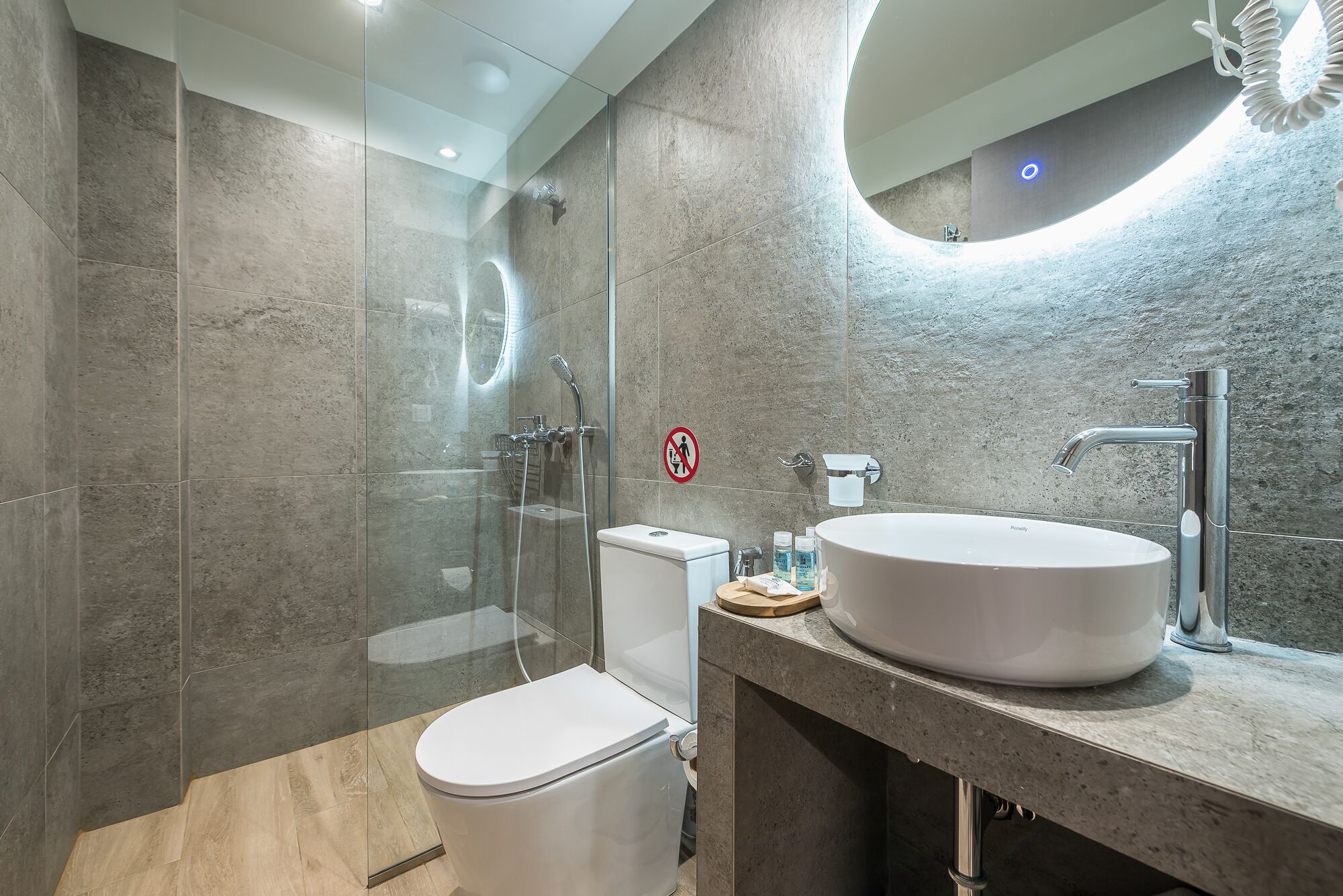 Aeiphoria Suites & Rooms