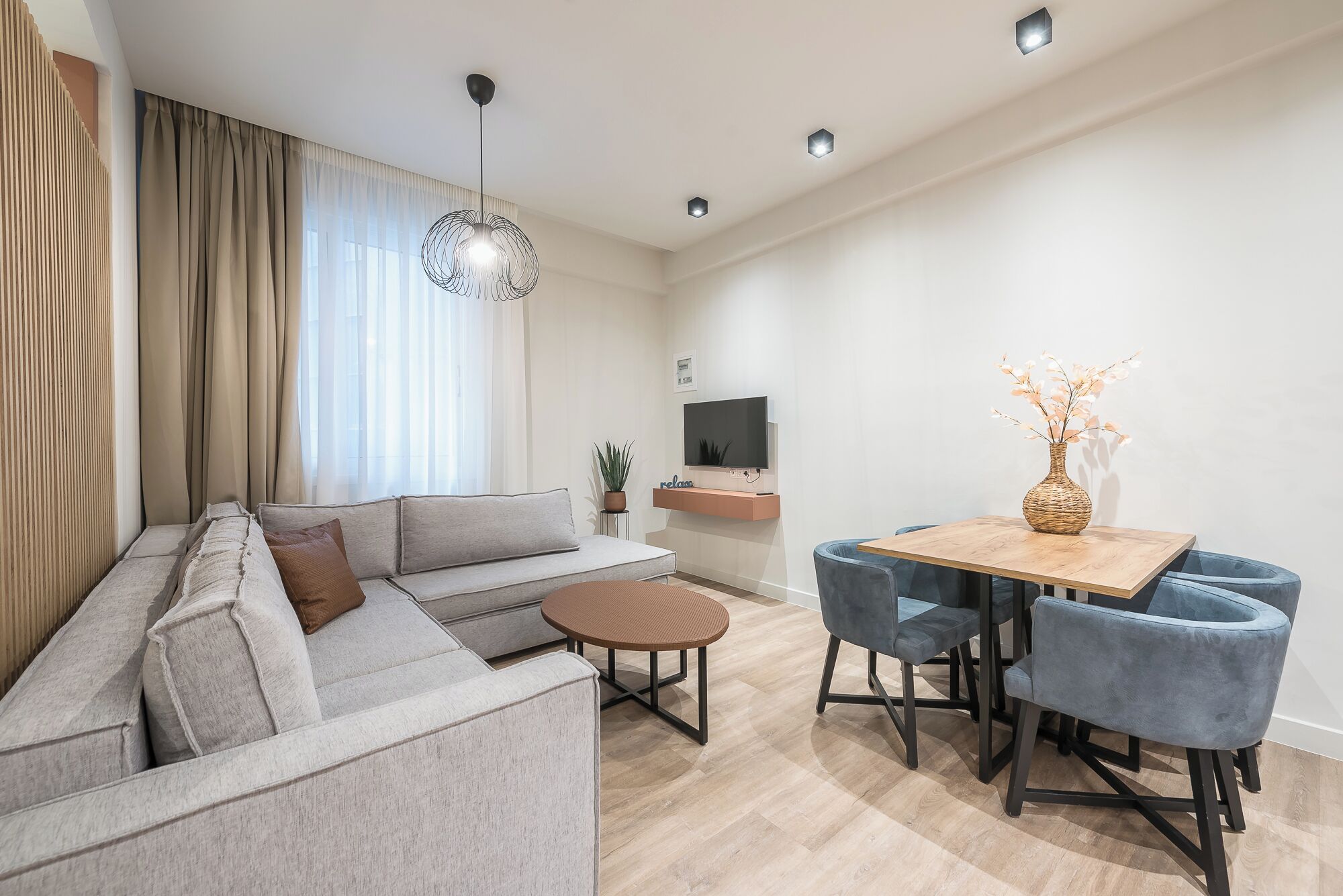 Aeiphoria Suites & Rooms