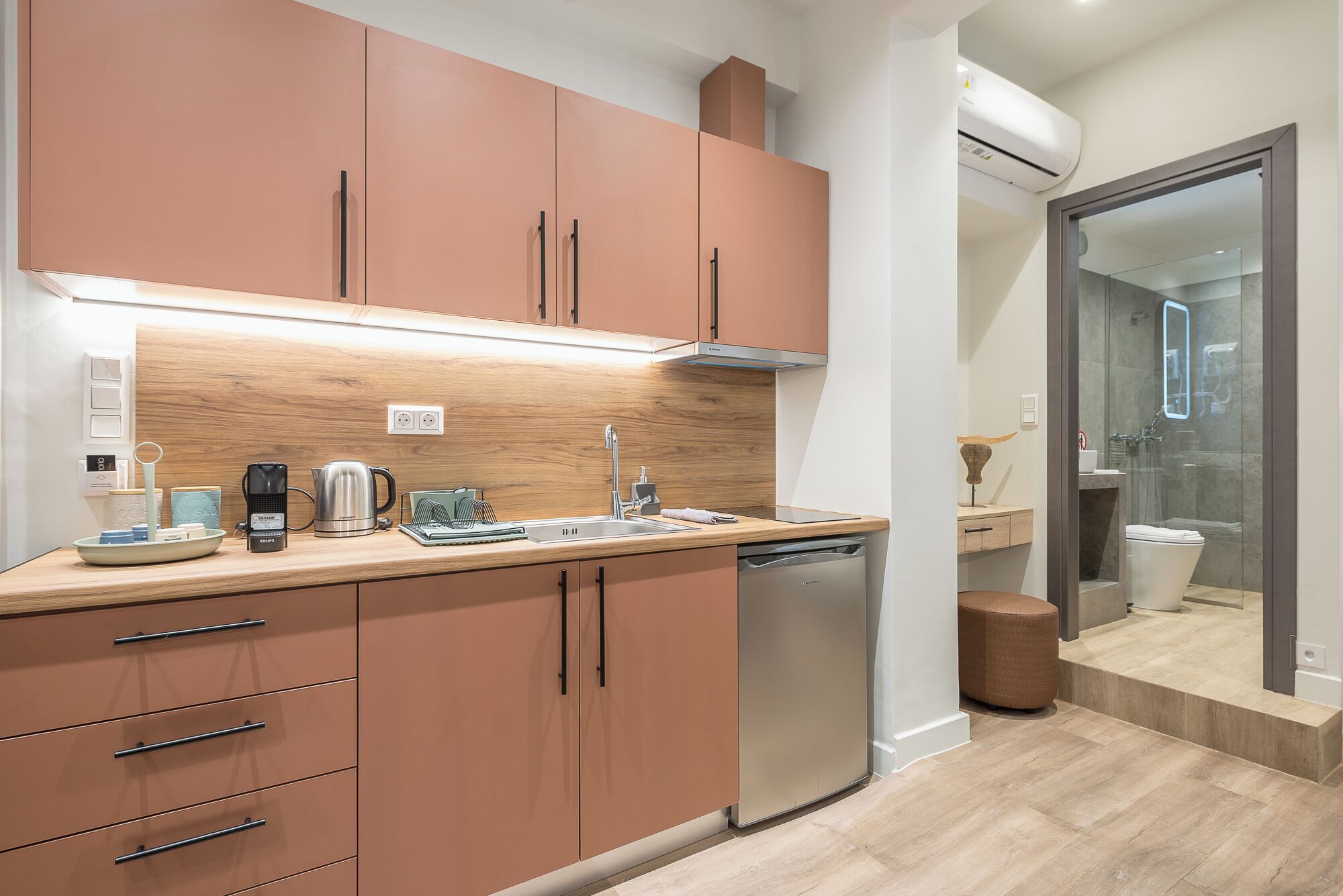 Aeiphoria Suites & Rooms