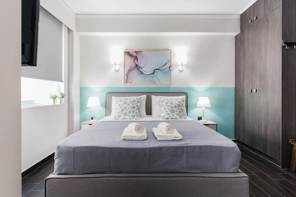 Athenian Downtown Studios by Livin Urbban