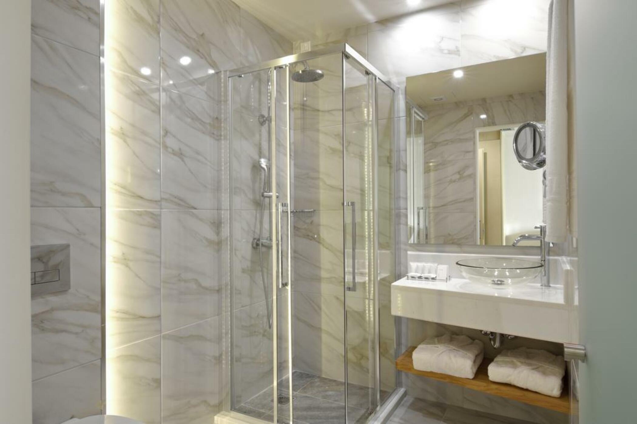 Athens Avenue Hotel