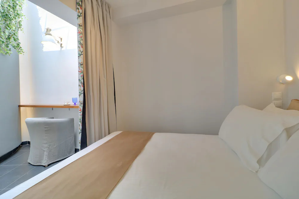 Athinn Residence