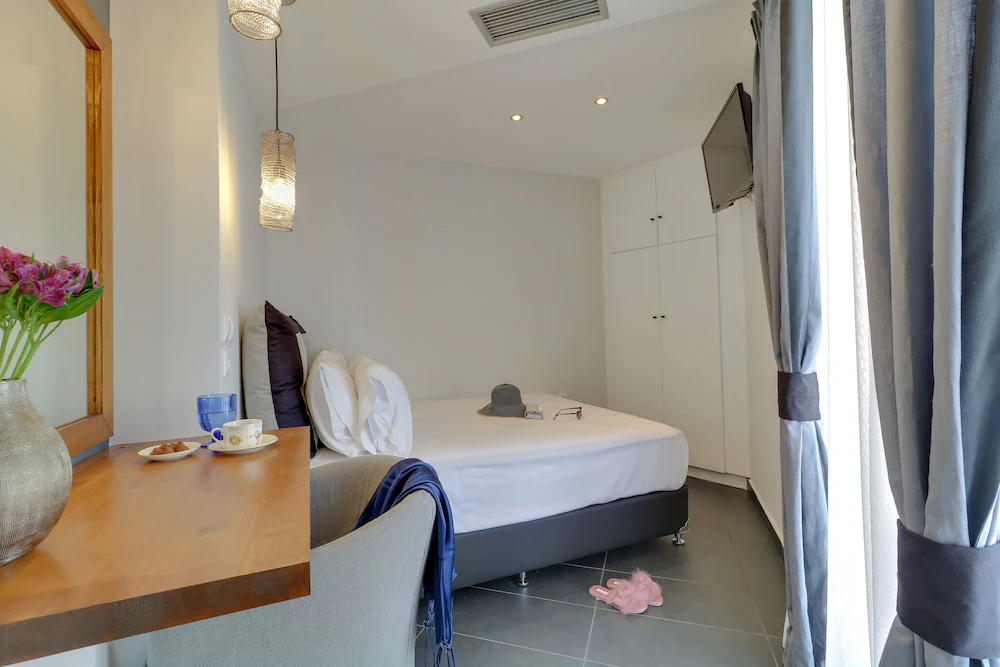 Athinn Residence