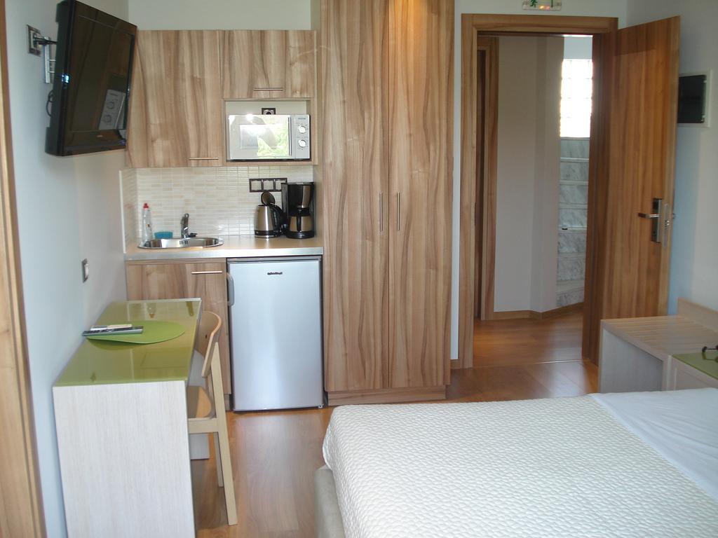 Mirivili Rooms & Suites Hotel