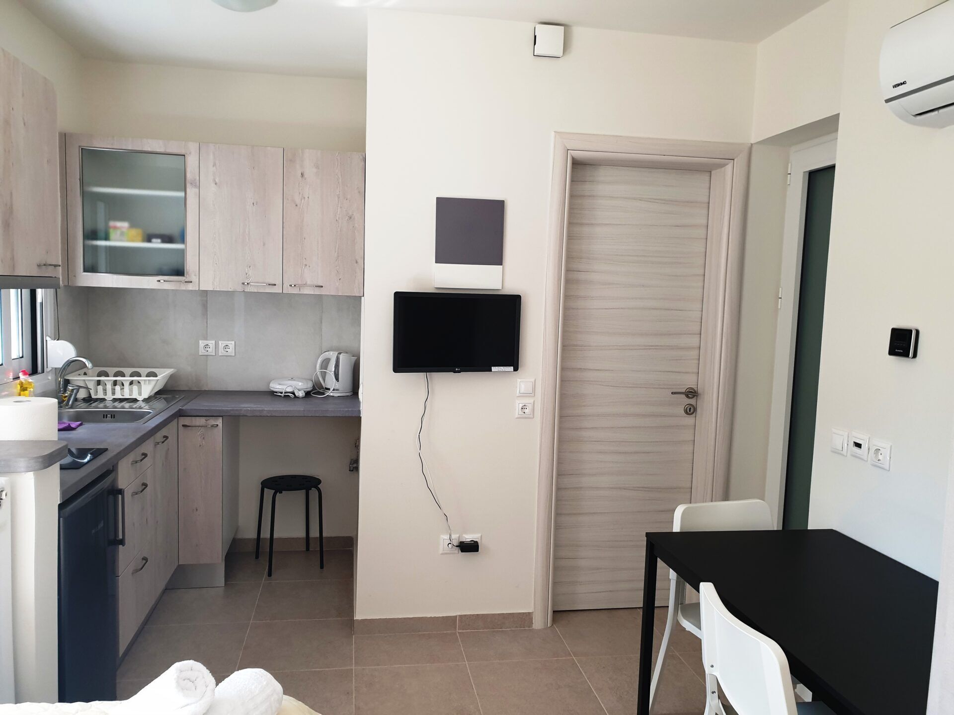 Elvita Apartments 3