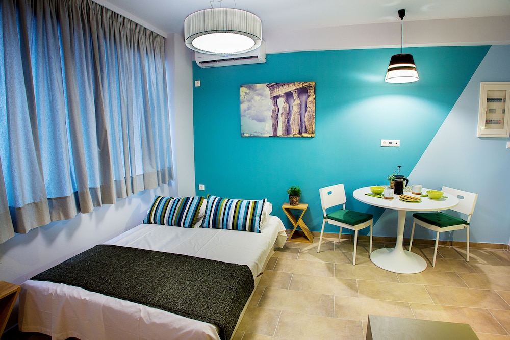 Emerald Suites & Studios