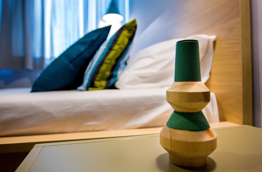 Emerald Suites & Studios