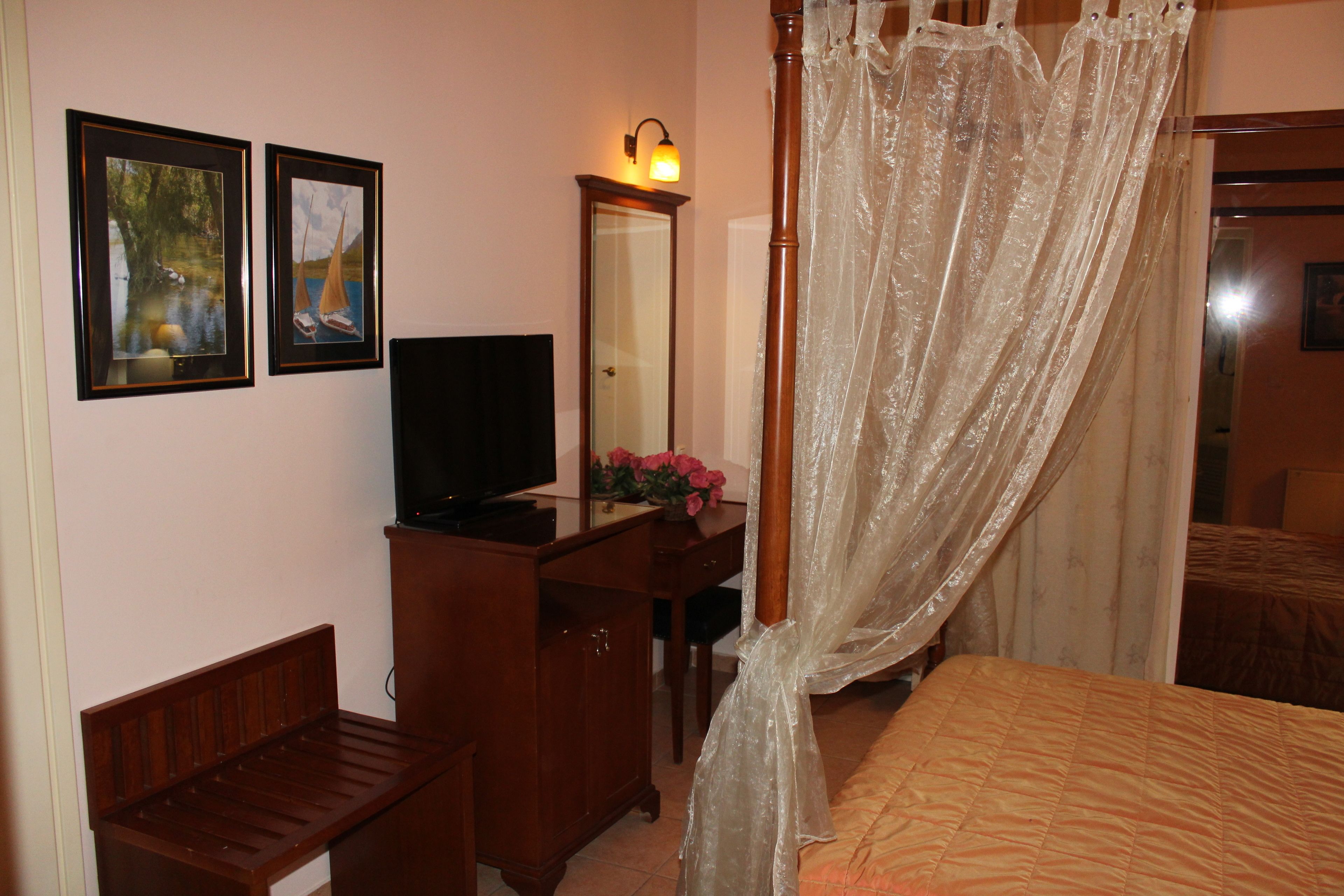 Exis Boutique