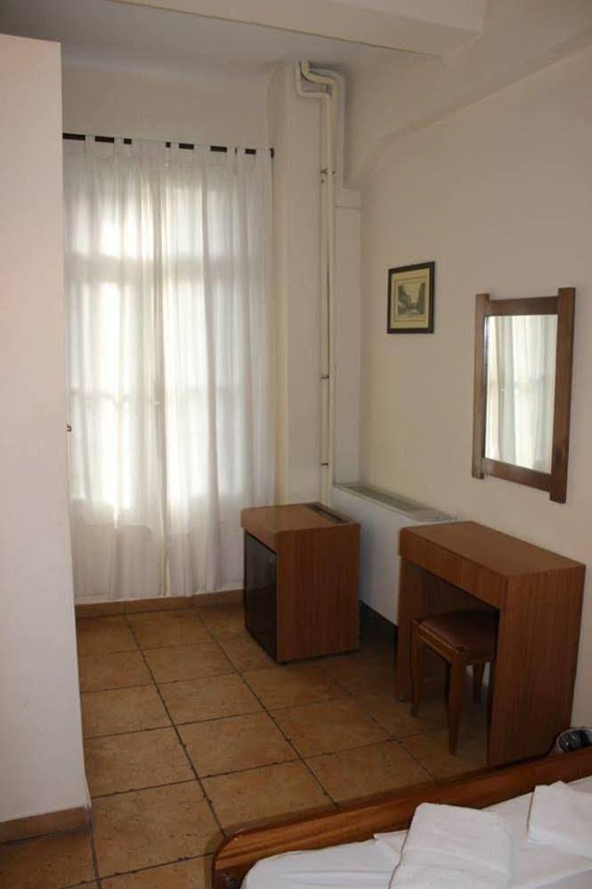 Fivos Hostel