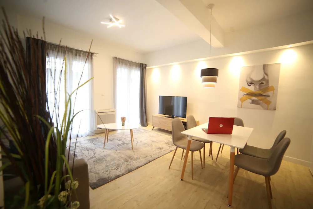 Formionos Morum City Hotel