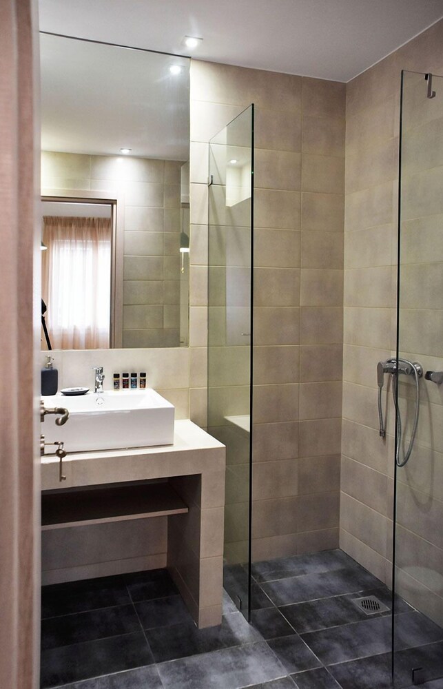 Formionos Morum City Hotel