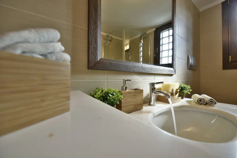 Karyatis Luxury Maisonette by K&K