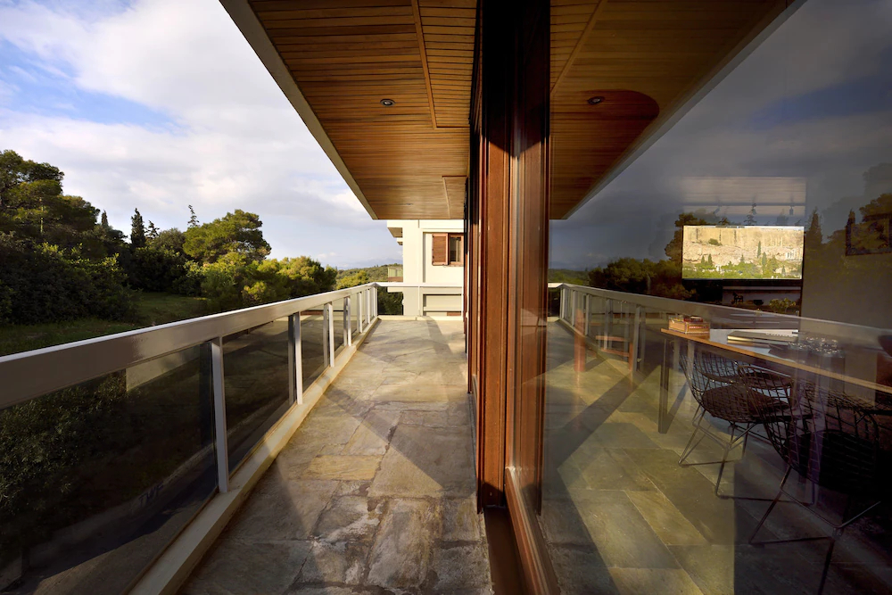 Karyatis Luxury Maisonette by K&K