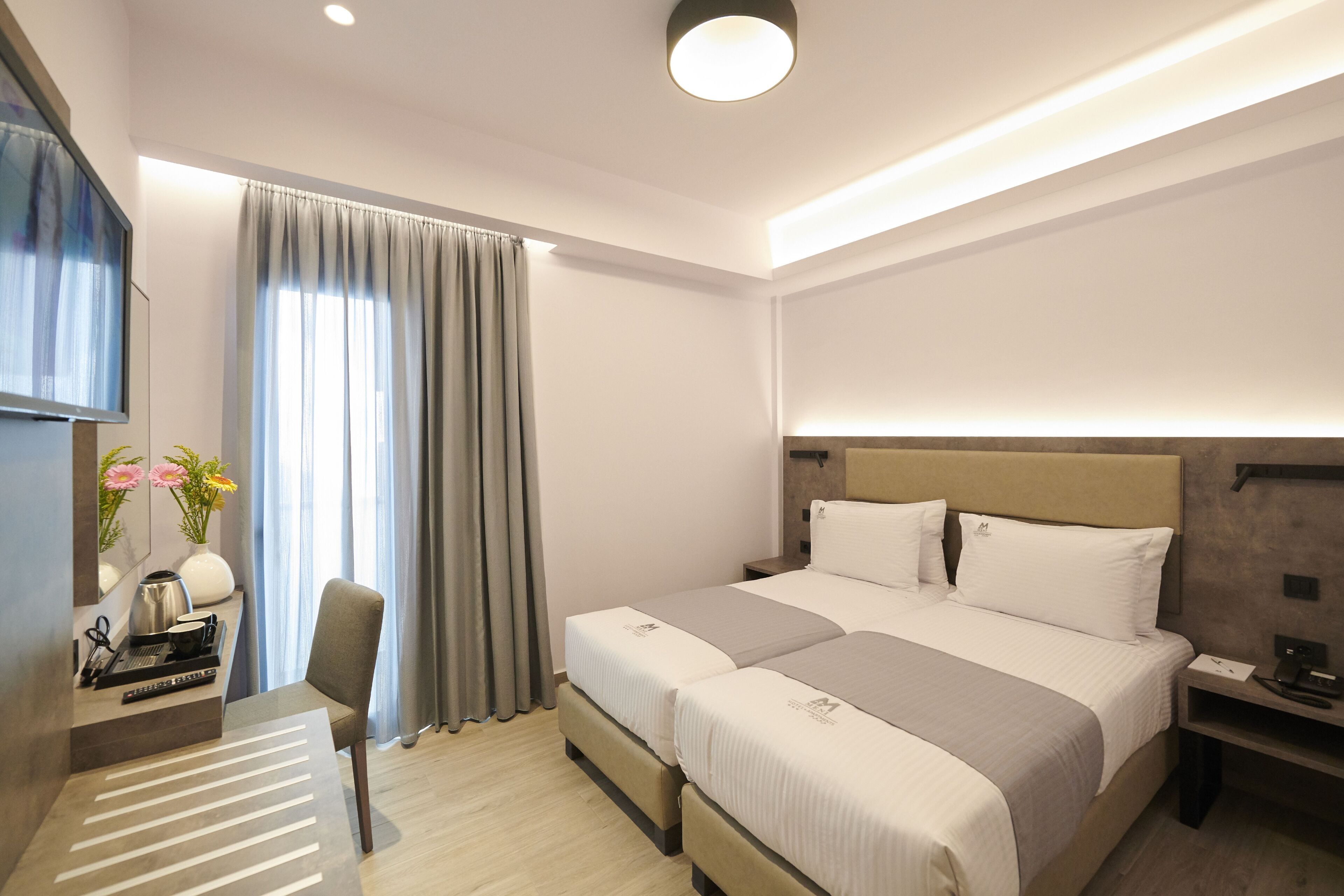 Meni Hotel