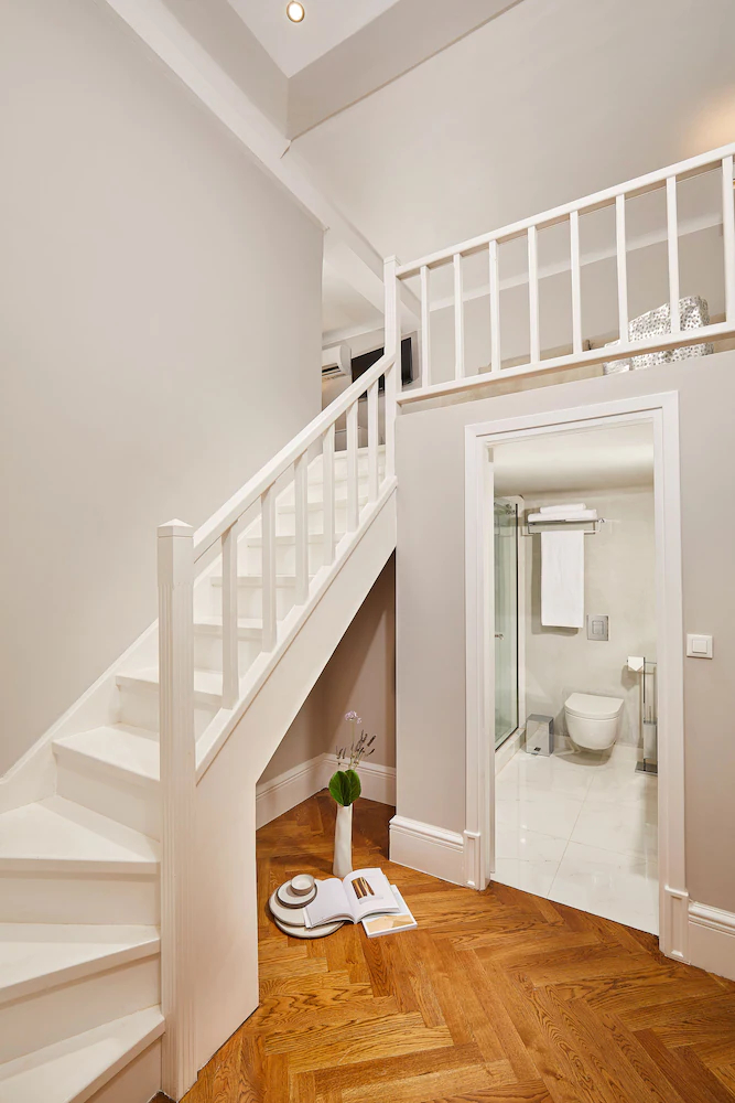 Mira Me Athens Boutique Hotel