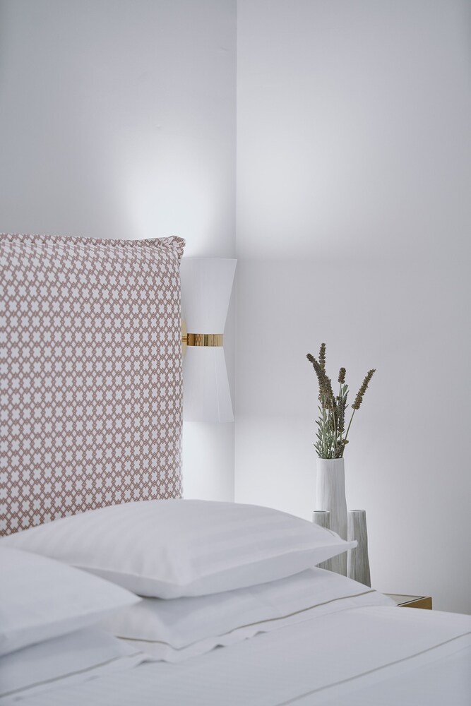 Mira Me Athens Boutique Hotel