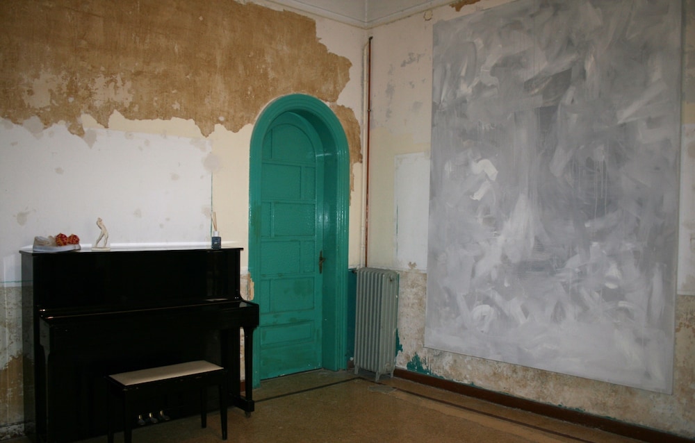 Neoclassical Art House Bhive
