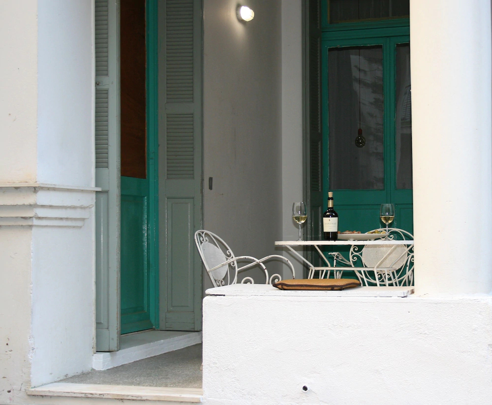 Neoclassical Art House Bhive