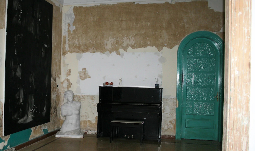 Neoclassical Art House Bhive